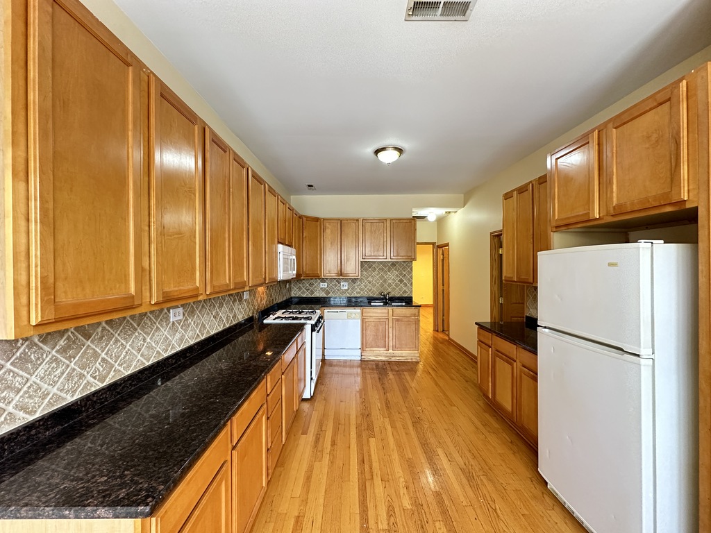 http://abodeschicago.com/photos/11258-B.jpg?timestamp=2025-04-30T19:30:46-05:00