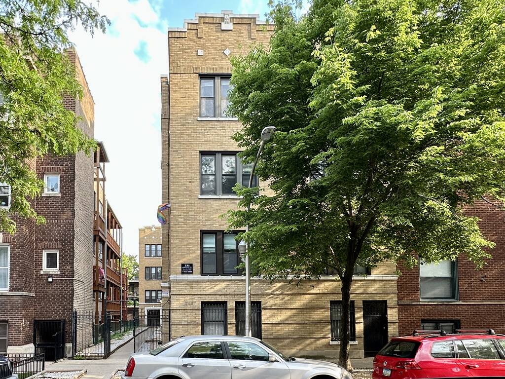 http://abodeschicago.com/photos/13811-A.jpg?timestamp=2025-06-10T04:08:17-05:00