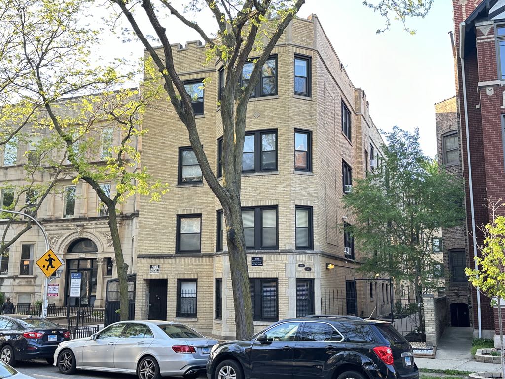 http://abodeschicago.com/photos/19055-A.jpg?timestamp=2024-12-03T02:50:06-06:00