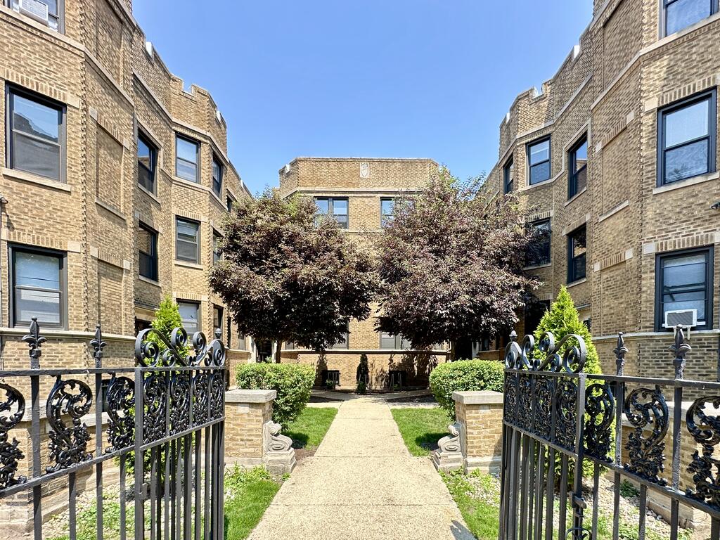 http://abodeschicago.com/photos/25401-A.jpg?timestamp=2025-06-12T10:46:57-05:00