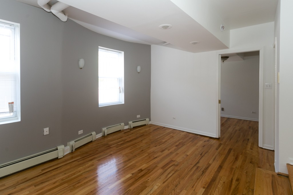 http://abodeschicago.com/photos/25469-D.jpg?timestamp=2024-12-03T02:50:09-06:00