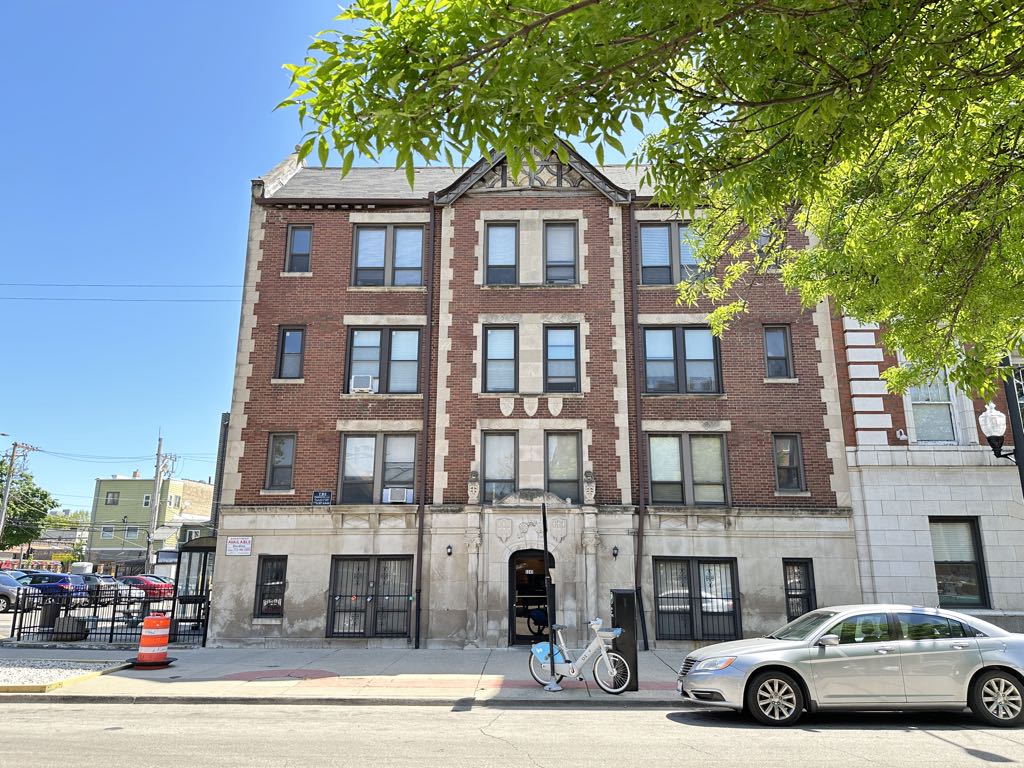 http://abodeschicago.com/photos/27501-A.jpg?timestamp=2024-12-03T02:50:10-06:00