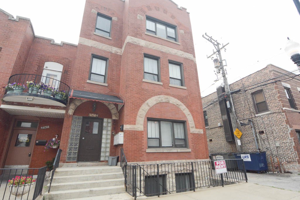 http://abodeschicago.com/photos/29909-A.jpg?timestamp=2024-12-03T02:50:11-06:00