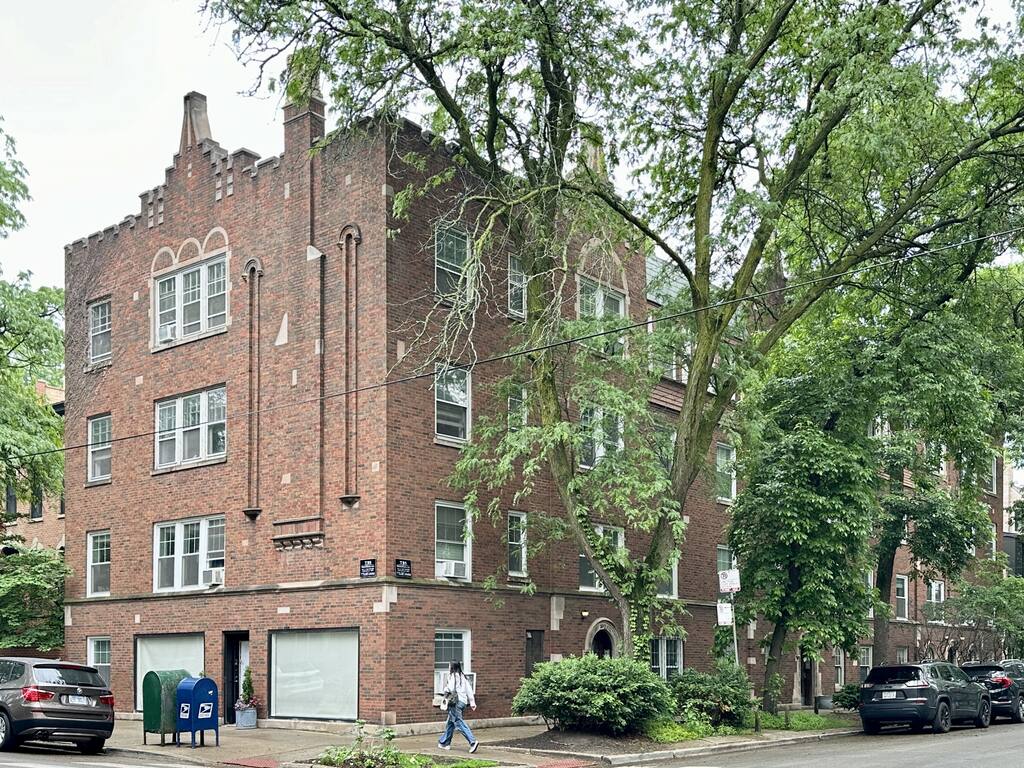 http://abodeschicago.com/photos/30202-A.jpg?timestamp=2025-06-05T08:21:02-05:00