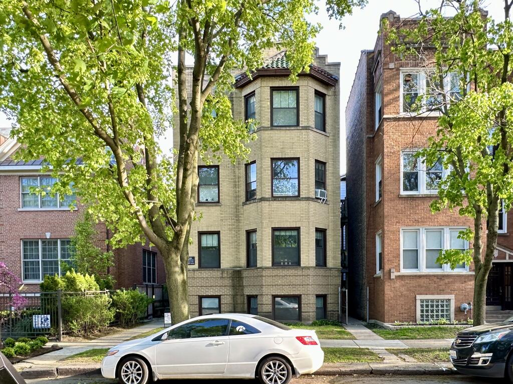 http://abodeschicago.com/photos/32333-A.jpg?timestamp=2025-05-08T19:06:46-05:00