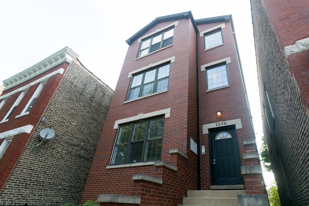 http://abodeschicago.com/photos/3351-A.jpg?timestamp=2024-12-03T02:50:04-06:00