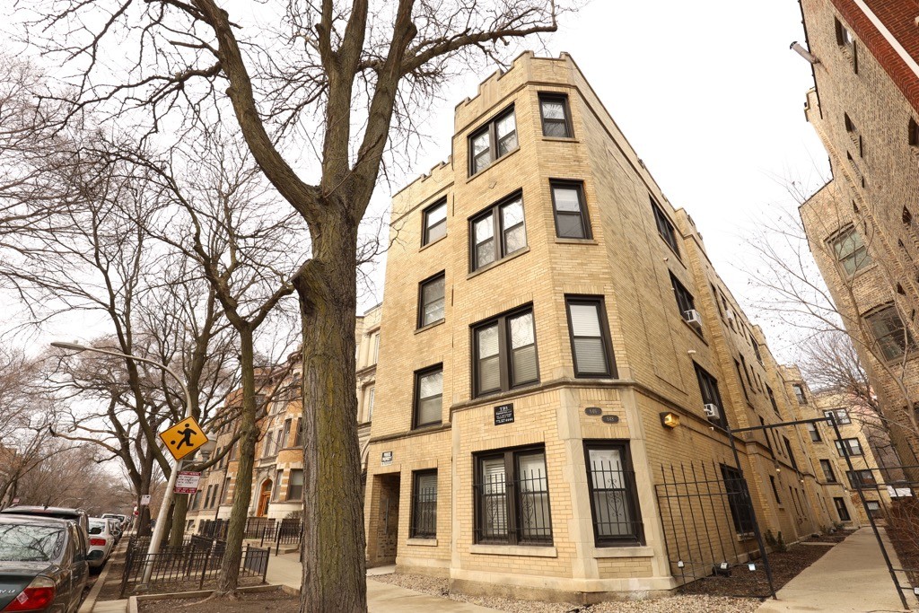 http://abodeschicago.com/photos/33810-A.jpg?timestamp=2024-12-03T02:50:13-06:00
