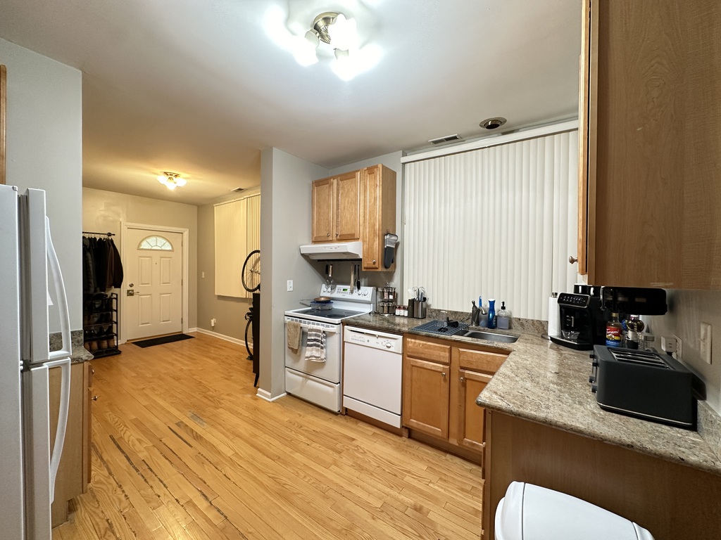 http://abodeschicago.com/photos/35526-C.jpg?timestamp=2025-06-05T08:21:37-05:00