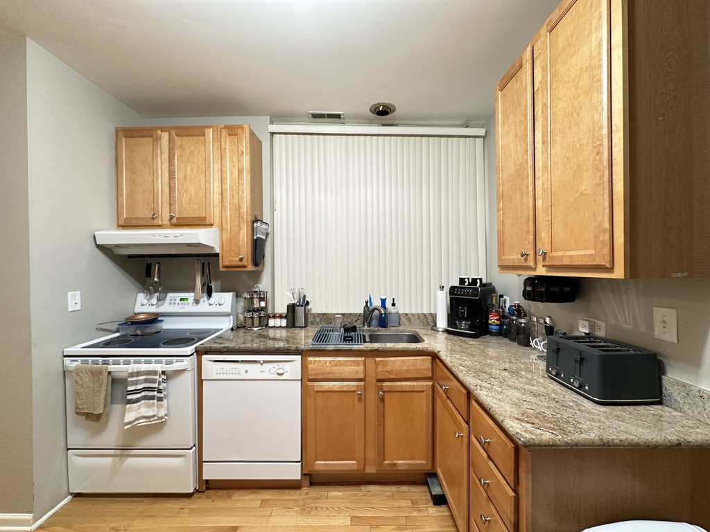 http://abodeschicago.com/photos/35526-D.jpg?timestamp=2025-06-05T08:21:37-05:00