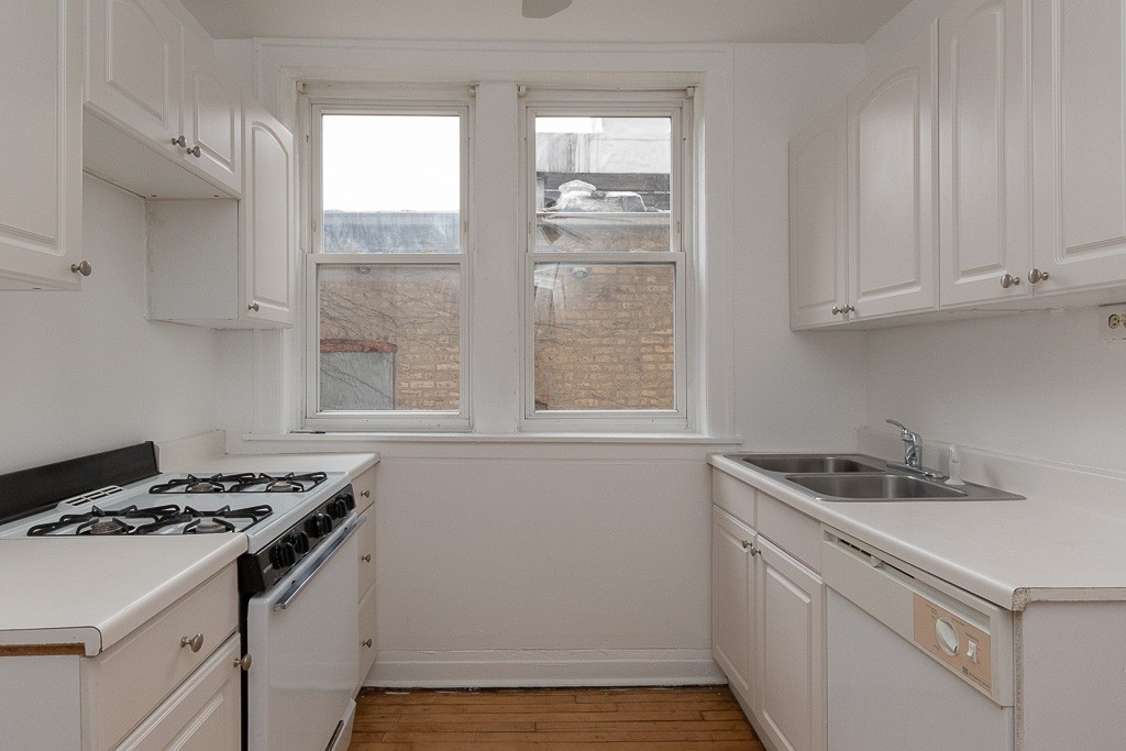 http://abodeschicago.com/photos/35668-D.jpg?timestamp=2024-12-03T02:50:13-06:00