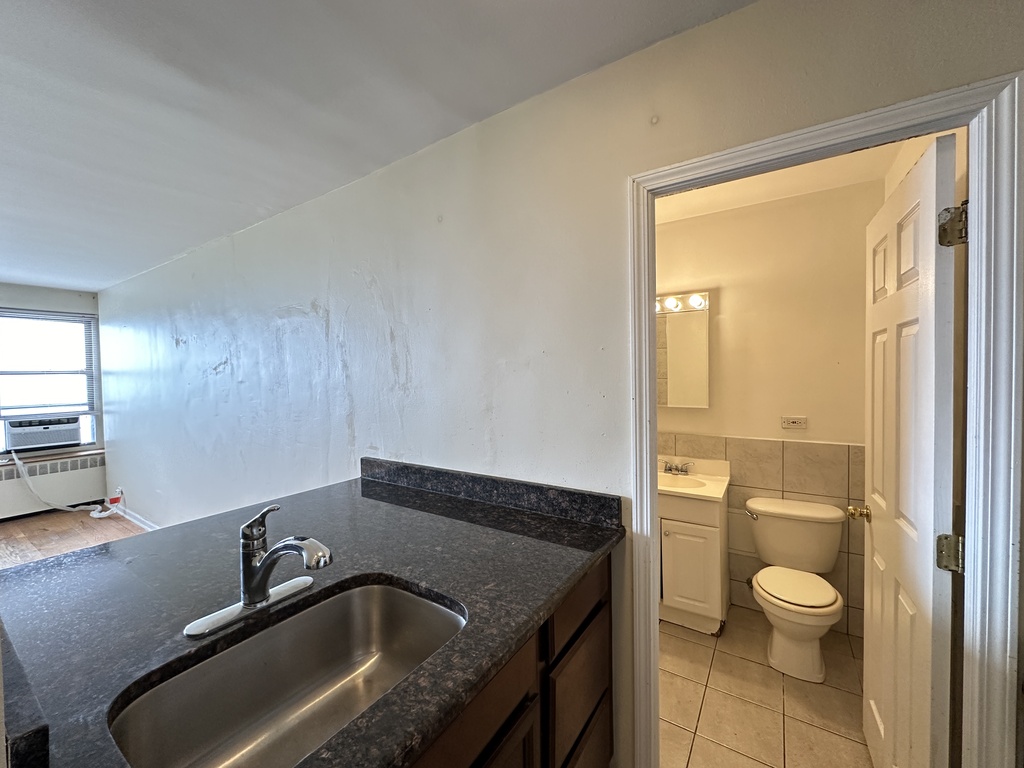 http://abodeschicago.com/photos/36070-C.jpg?timestamp=2025-05-06T05:49:26-05:00
