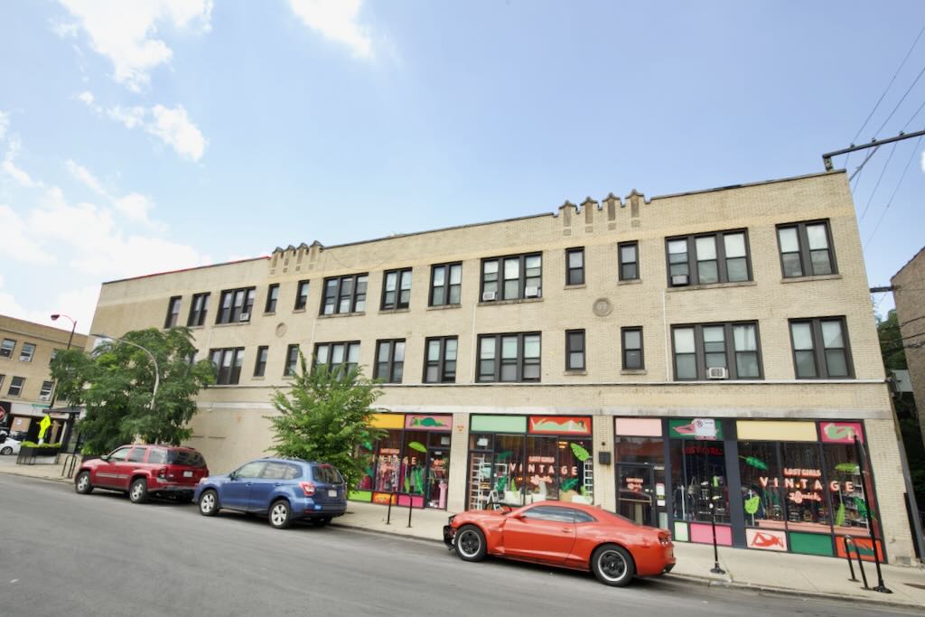 http://abodeschicago.com/photos/41213-A.jpg?timestamp=2024-12-03T02:50:15-06:00