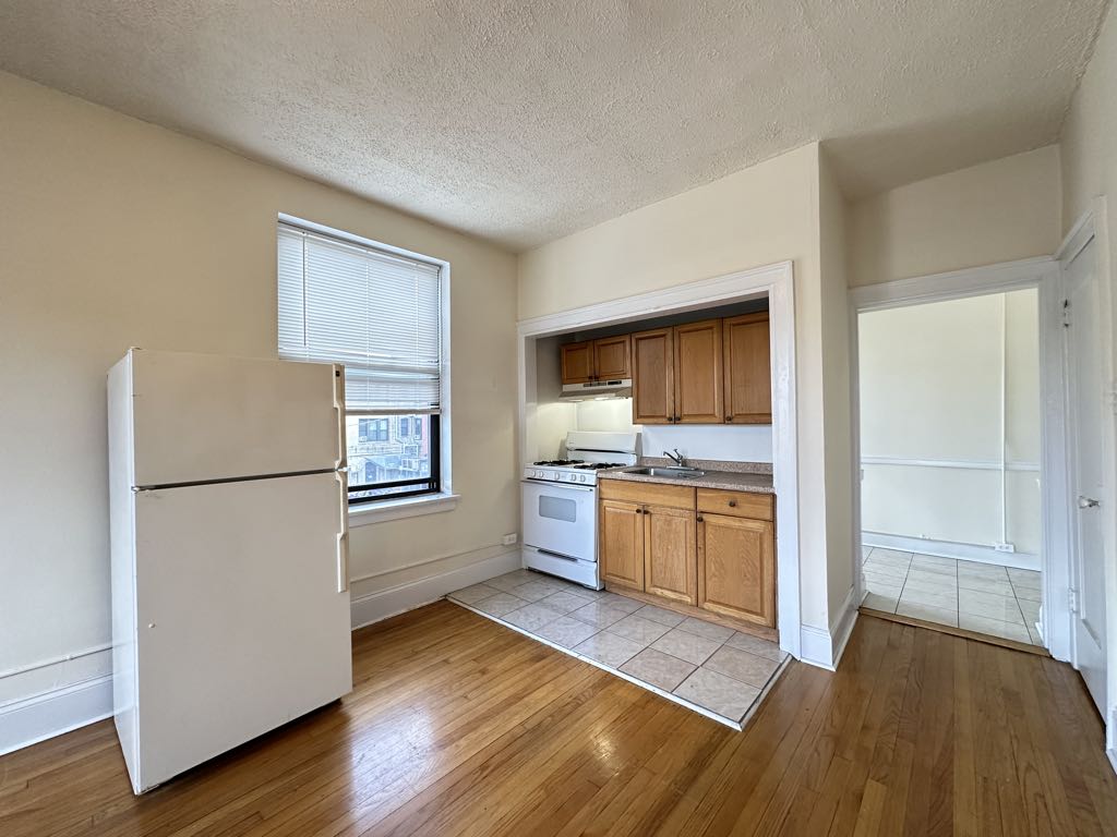 http://abodeschicago.com/photos/45724-B.jpg?timestamp=2024-12-03T02:50:16-06:00