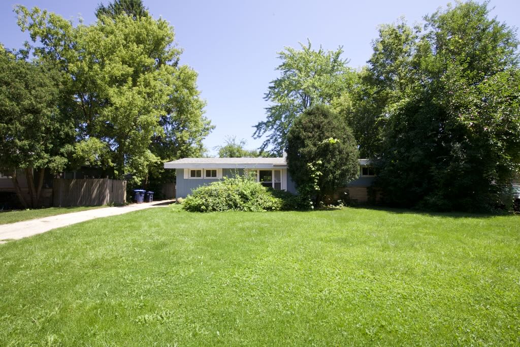1227 227 Wood - 2,785USD / month