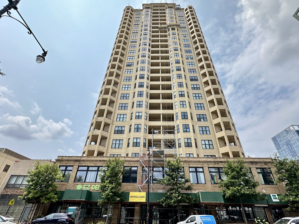 http://abodeschicago.com/photos/52421-A.jpg?timestamp=2025-06-19T09:38:58-05:00