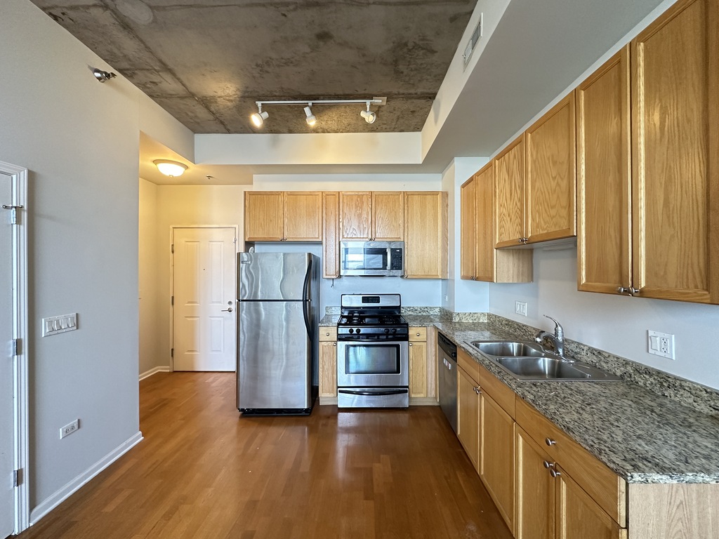 http://abodeschicago.com/photos/52421-B.jpg?timestamp=2025-06-19T09:38:58-05:00