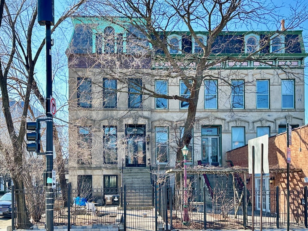 http://abodeschicago.com/photos/56500-A.jpg?timestamp=2025-02-26T06:50:42-06:00