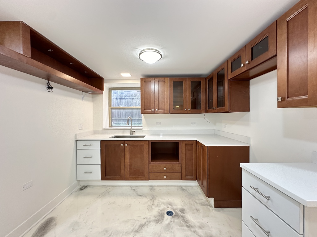 http://abodeschicago.com/photos/57052-C.jpg?timestamp=2025-04-21T04:23:45-05:00