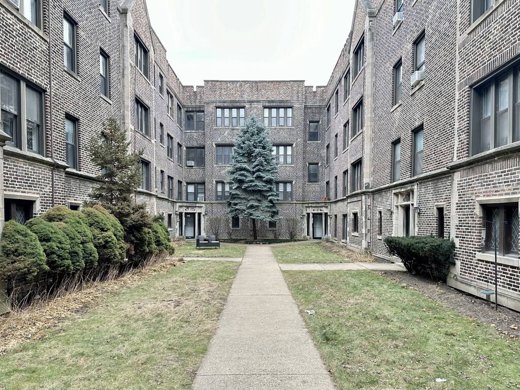 http://abodeschicago.com/photos/57074-A.jpg?timestamp=2025-05-20T07:33:57-05:00