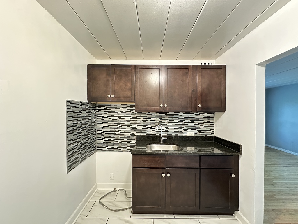 http://abodeschicago.com/photos/57119-B.jpg?timestamp=2025-05-20T07:34:01-05:00