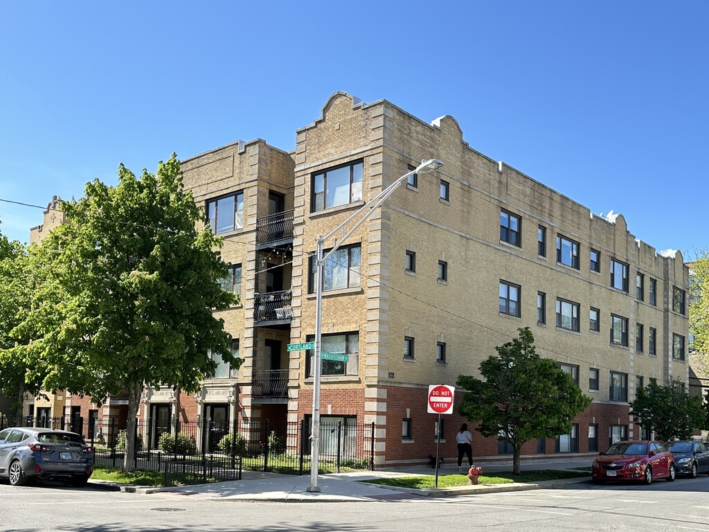 http://abodeschicago.com/photos/57149-A.jpg?timestamp=2025-05-10T11:36:08-05:00