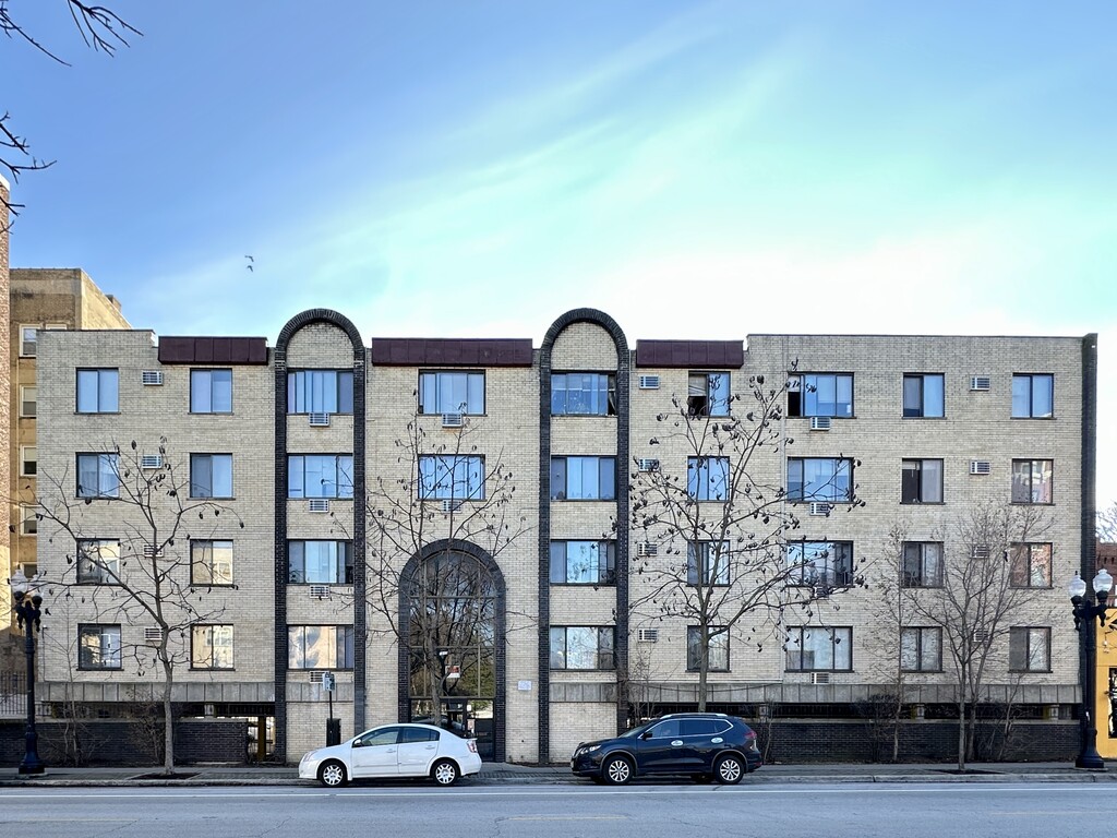 http://abodeschicago.com/photos/57152-A.jpg?timestamp=2025-05-28T17:41:13-05:00