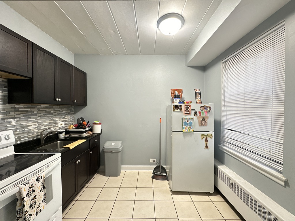 http://abodeschicago.com/photos/57191-B.jpg?timestamp=2025-05-21T12:17:40-05:00