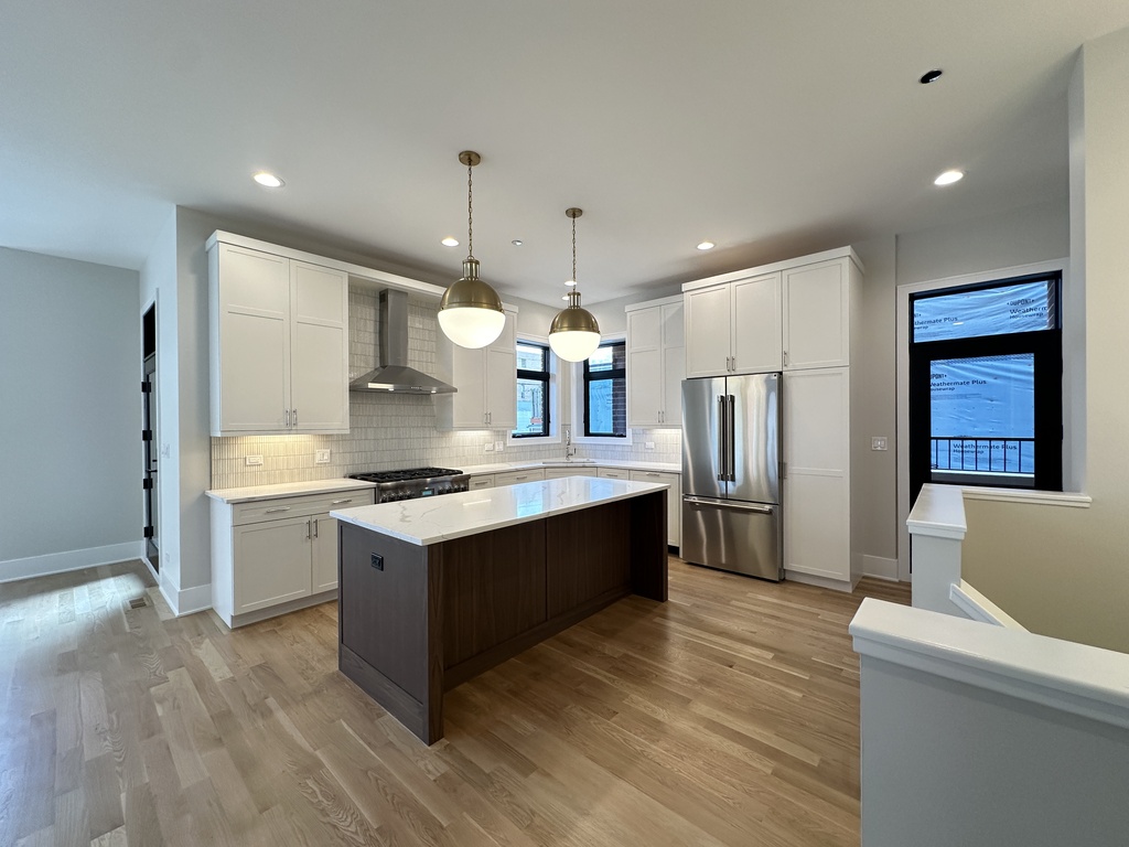 http://abodeschicago.com/photos/57216-C.jpg?timestamp=2025-05-18T12:18:59-05:00