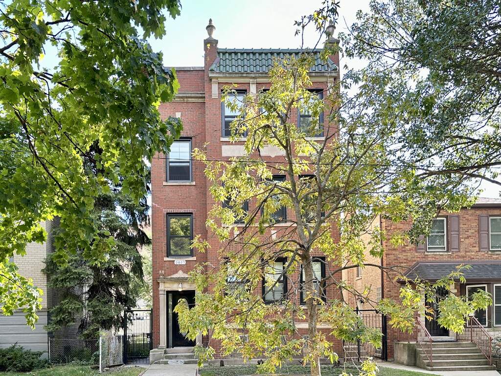 http://abodeschicago.com/photos/57291-A.jpg?timestamp=2025-06-07T17:56:54-05:00