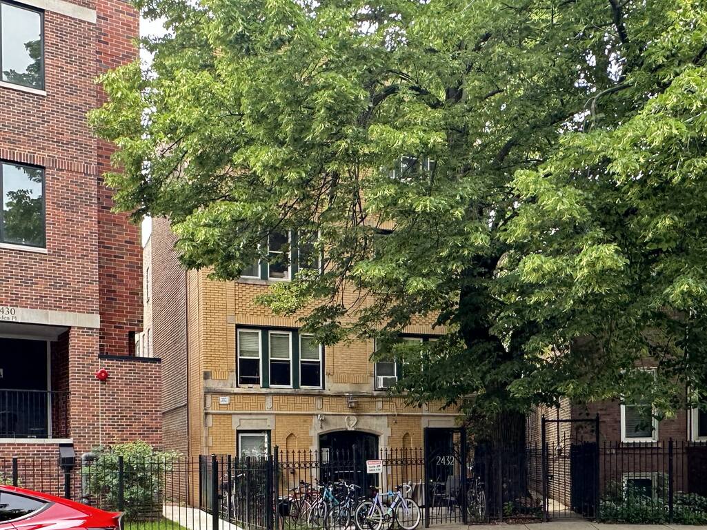 http://abodeschicago.com/photos/57364-A.jpg?timestamp=2025-06-13T06:49:38-05:00