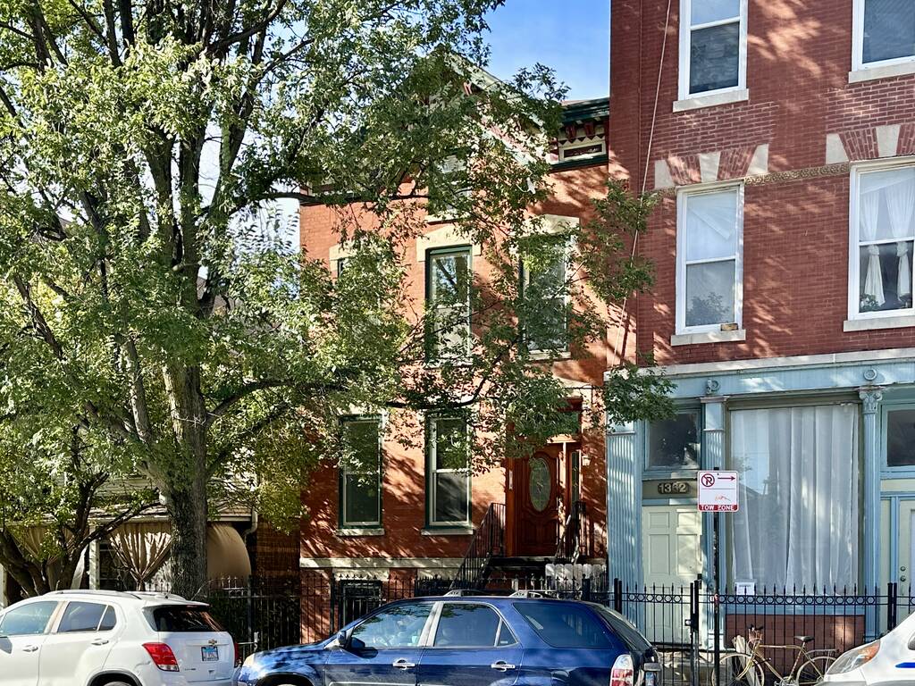 1358 Bosworth, Chicago, IL - 2,800 USD/ month