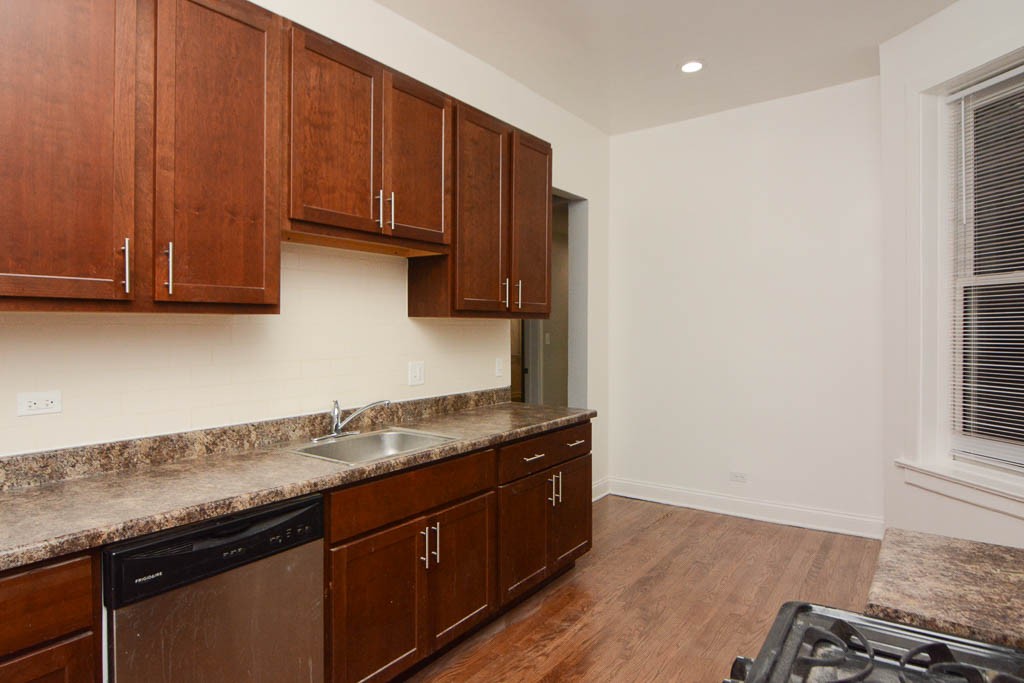 http://abodeschicago.com/photos/7071-D.jpg?timestamp=2024-12-03T02:50:04-06:00